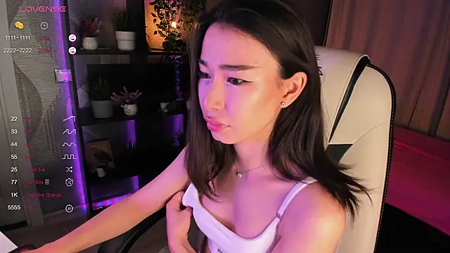 Snapshot of sensualily chatting on 09-30-25, 04:13 sensualily online show from 09-30-25, 04:13