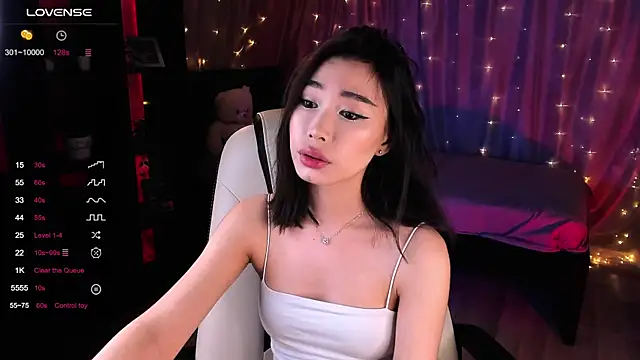 Snapshot of sensualily chatting on 01-12-25, 05:44 sensualily online show from 01-12-25, 05:44