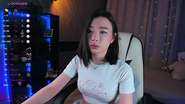 Snapshot of sensualily chatting on 03-09-25, 06:11 sensualily online show from 03-09-25, 06:11