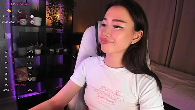 Snapshot of sensualily chatting on 10-12-25, 01:34 sensualily online show from 10-12-25, 01:34