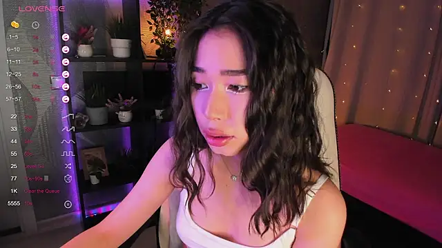 Snapshot of sensualily chatting on 09-18-25, 03:59 sensualily online show from 09-18-25, 03:59