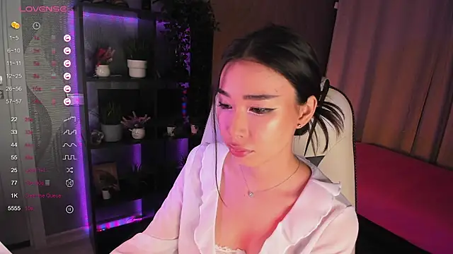 Snapshot of sensualily chatting on 09-13-25, 03:56 sensualily online show from 09-13-25, 03:56