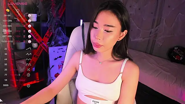 Snapshot of sensualily chatting on 10-17-25, 02:19 sensualily online show from 10-17-25, 02:19