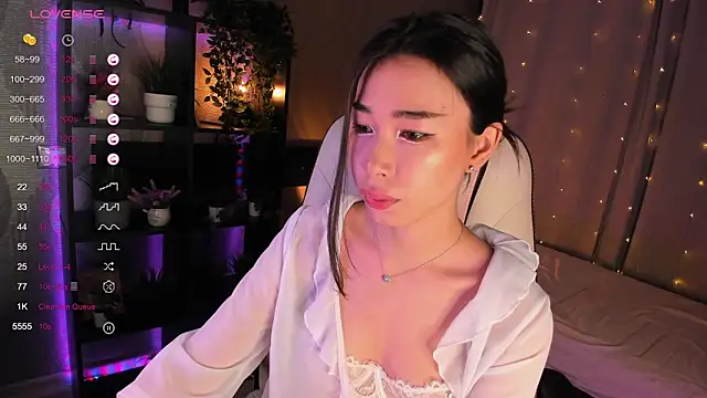 Snapshot of sensualily chatting on 10-04-25, 03:35 sensualily online show from 10-04-25, 03:35