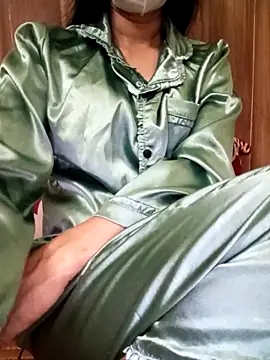 Snapshot of YunLem chatting on 10-23-25, 12:59 YunLem online show from 10-23-25, 12:59