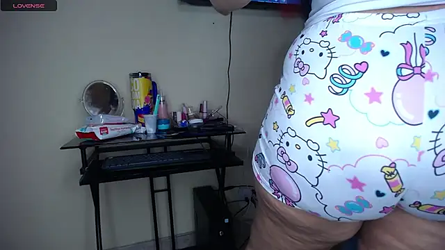Snapshot of scarlet_tommy chatting on 07-26-26, 10:05 scarlet tommy online show from 07-26-26, 10:05