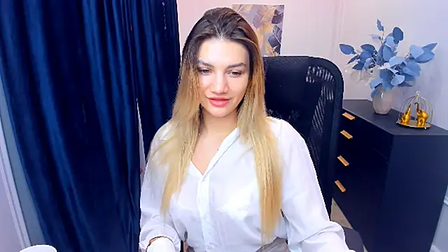 SelenaeMoore online show from 11-11-25, 03:45