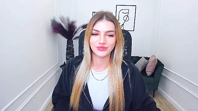 Snapshot of SelenaeMoore chatting on 09-20-25, 07:30 SelenaeMoore online show from 09-20-25, 07:30