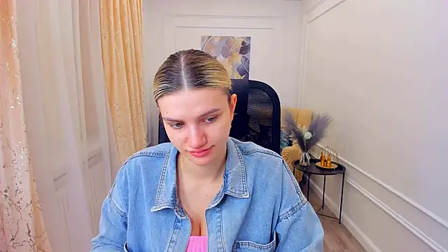SelenaeMoore online show from 06-21-26, 03:45