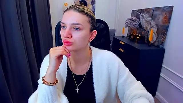 Snapshot of SelenaeMoore chatting on 05-12-26, 03:47 SelenaeMoore online show from 05-12-26, 03:47