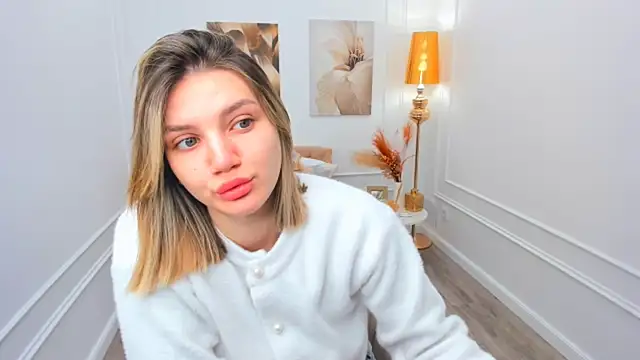 SelenaeMoore online show from 04-11-26, 03:47