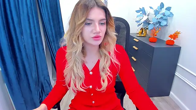 Snapshot of SelenaeMoore chatting on 10-17-25, 03:32 SelenaeMoore online show from 10-17-25, 03:32