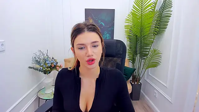 Snapshot of SelenaeMoore chatting on 09-11-25, 03:39 SelenaeMoore online show from 09-11-25, 03:39