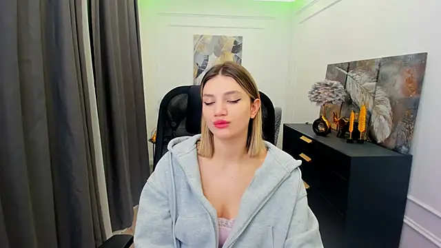 SelenaeMoore online show from 04-05-26, 03:46