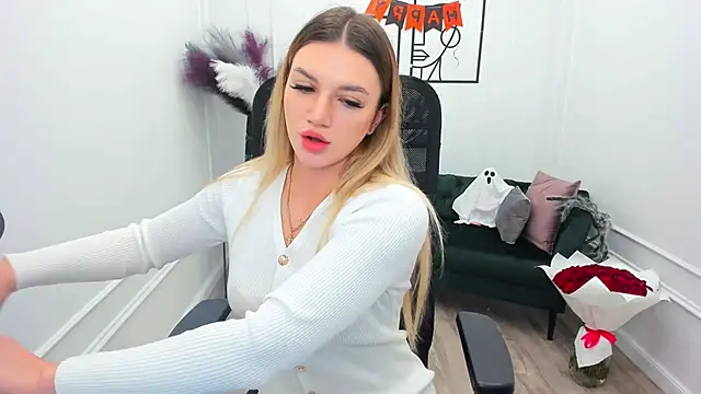 SelenaeMoore online show from 10-25-25, 07:36