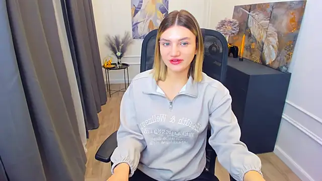 SelenaeMoore online show from 04-12-26, 03:43