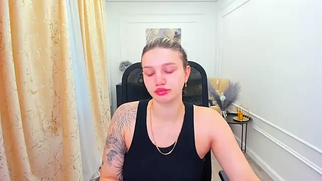 SelenaeMoore online show from 07-08-26, 03:51
