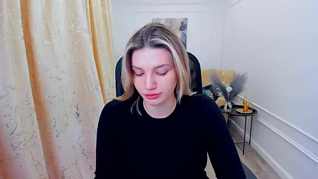 SelenaeMoore online show from 07-13-26, 04:01