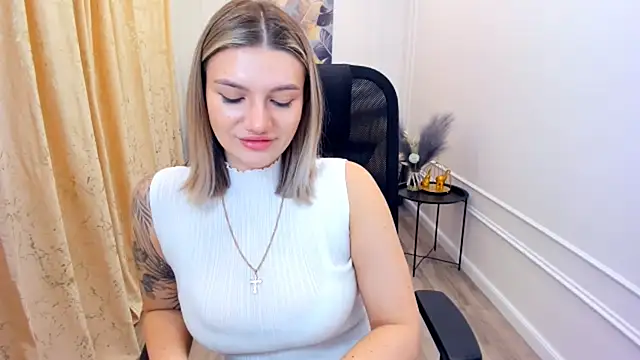 SelenaeMoore online show from 06-16-26, 04:01