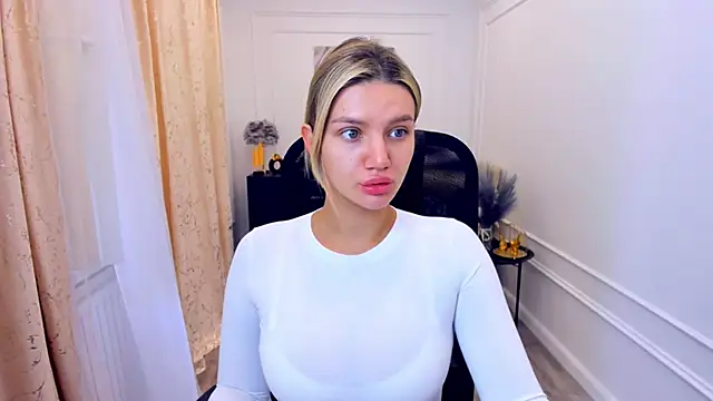 SelenaeMoore online show from 06-05-26, 03:44