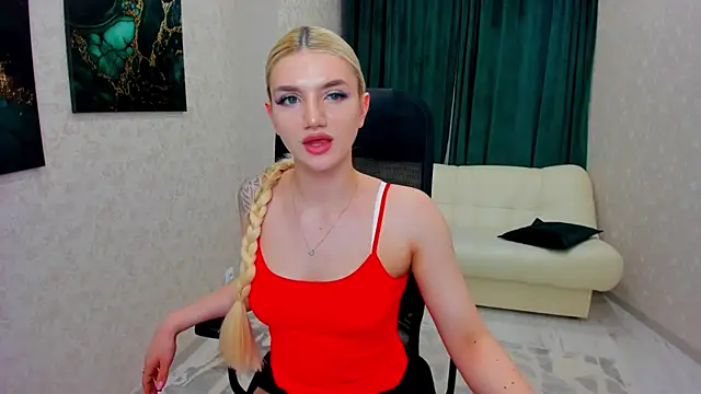 Snapshot of SelenaeMoore chatting on 03-12-25, 11:32 SelenaeMoore online show from 03-12-25, 11:32