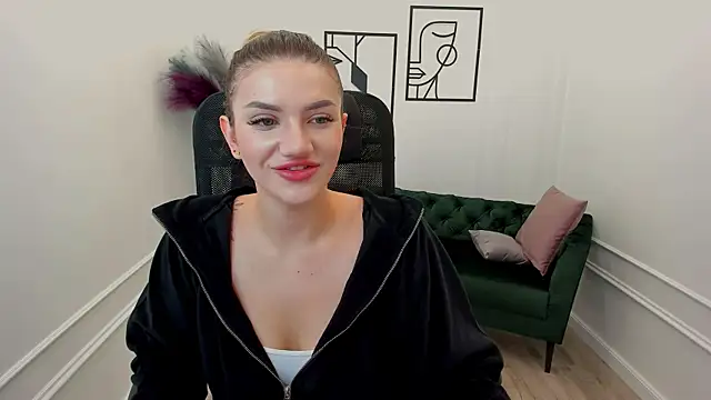 Snapshot of SelenaeMoore chatting on 10-08-25, 03:30 SelenaeMoore online show from 10-08-25, 03:30
