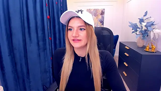 SelenaeMoore online show from 11-13-25, 07:40