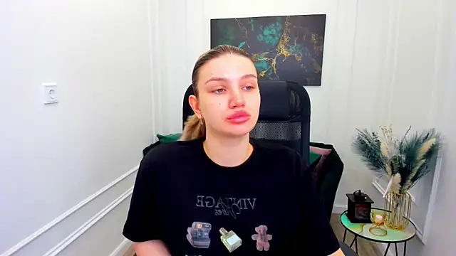 SelenaeMoore online show from 06-27-26, 03:56