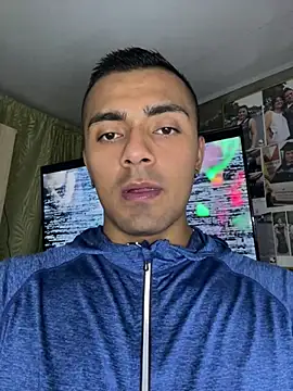 Snapshot of Stiven-Bell chatting on 02-19-25, 01:29 Stiven-Bell online show from 02-19-25, 01:29