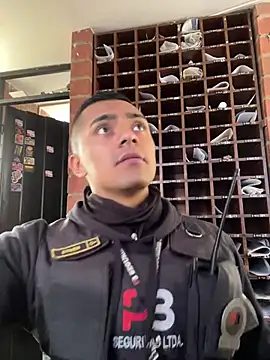 Snapshot of Stiven-Bell chatting on 01-24-25, 01:25 Stiven-Bell online show from 01-24-25, 01:25