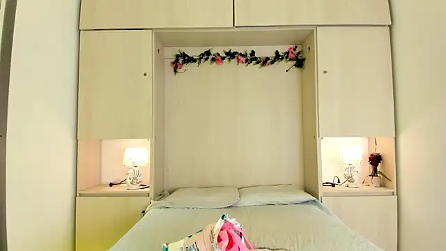 KendallRosse1 online show from 04-17-26, 11:57