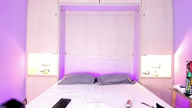 Snapshot of KendallRosse1 chatting on 03-05-25, 12:11 KendallRosse1 online show from 03-05-25, 12:11