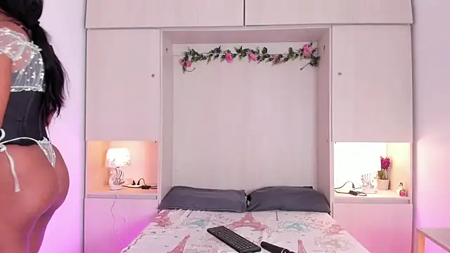 Snapshot of KendallRosse1 chatting on 09-27-25, 01:50 KendallRosse1 online show from 09-27-25, 01:50