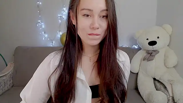 Snapshot of AlinaWett chatting on 10-22-25, 10:19 AlinaWett online show from 10-22-25, 10:19