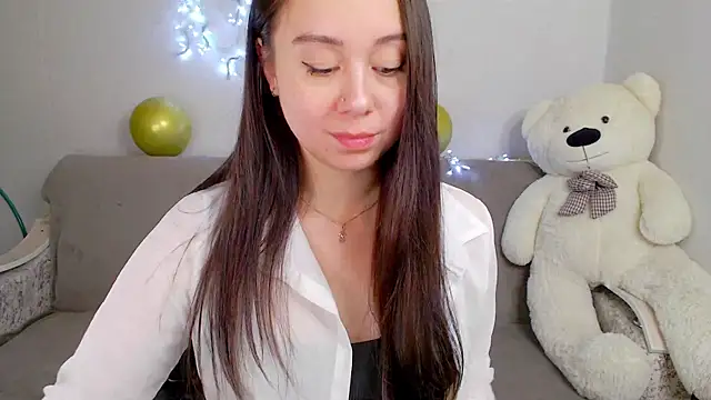Snapshot of AlinaWett chatting on 09-23-25, 09:33 AlinaWett online show from 09-23-25, 09:33