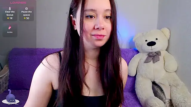 Snapshot of AlinaWett chatting on 02-05-25, 03:02 AlinaWett online show from 02-05-25, 03:02