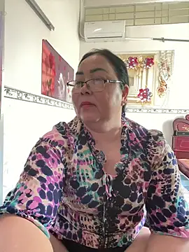 Snapshot of NDith chatting on 02-21-26, 02:35 NDith online show from 02-21-26, 02:35