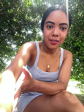 NAUGHTY LITTLE 18 online show from 04-11-26, 04:32