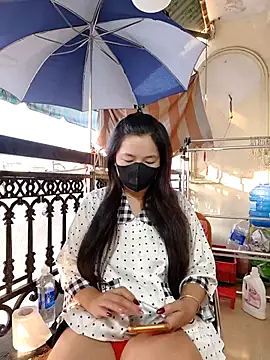 Snapshot of lyna_bl chatting on 11-29-25, 11:38 lyna bl online show from 11-29-25, 11:38