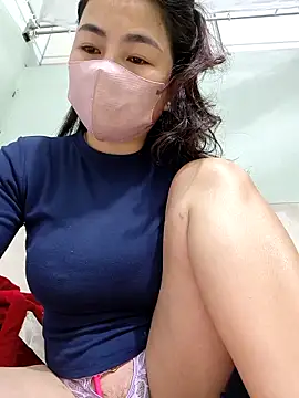 Snapshot of lyna_bl chatting on 03-11-26, 10:48 lyna bl online show from 03-11-26, 10:48