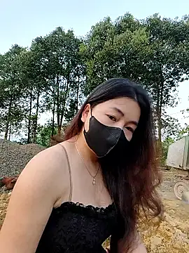 Snapshot of lyna_bl chatting on 03-31-26, 10:56 lyna bl online show from 03-31-26, 10:56