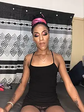Snapshot of Kylie_Hairy_Bbc chatting on 02-24-25, 02:08 Kylie Hairy Bbc online show from 02-24-25, 02:08