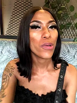 Snapshot of Kylie_Hairy_Bbc chatting on 10-22-25, 04:06 Kylie Hairy Bbc online show from 10-22-25, 04:06