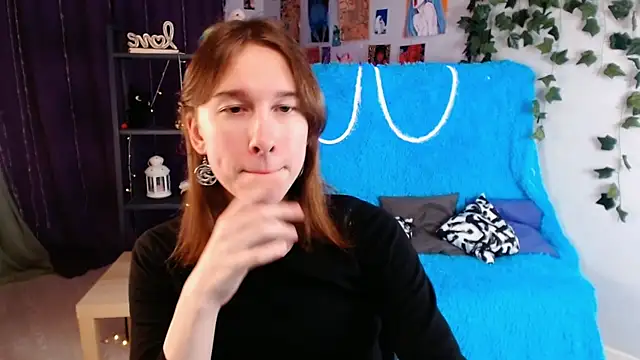 Hermione Reid online show from 01-22-25, 04:23