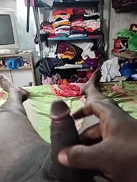 Snapshot of RoundHandler3 chatting on 01-13-26, 10:30 RoundHandler3 online show from 01-13-26, 10:30