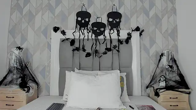 anais cooper online show from 10-31-25, 12:02