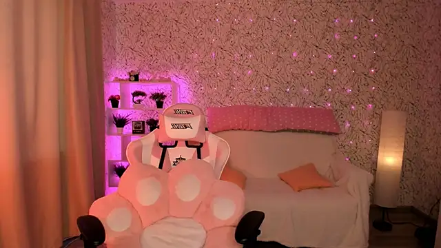 Snapshot of luna_cross chatting on 03-23-25, 07:31 luna cross online show from 03-23-25, 07:31