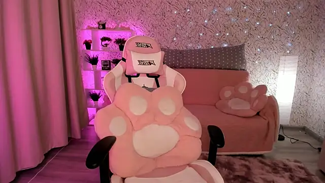 Snapshot of luna_cross chatting on 02-12-25, 06:51 luna cross online show from 02-12-25, 06:51