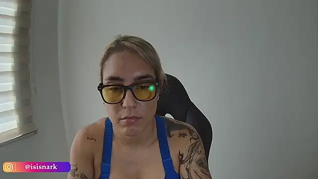 Snapshot of Isis69_ chatting on 02-11-26, 03:01 Isis69 online show from 02-11-26, 03:01