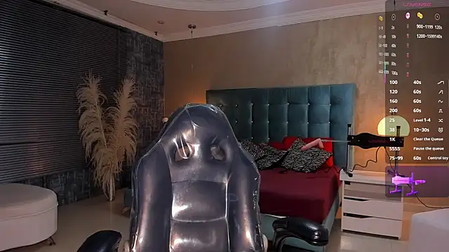 MelanieRioss online show from 10-10-25, 01:56